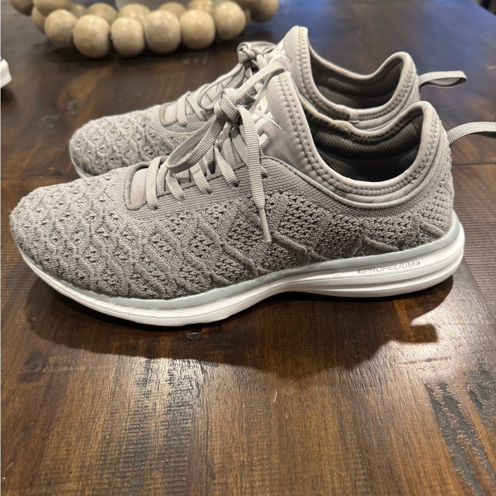 APL Men’s Lightweight Gray Knit Athletic Shoes!~Size 10.5~ Great condition!  🤎